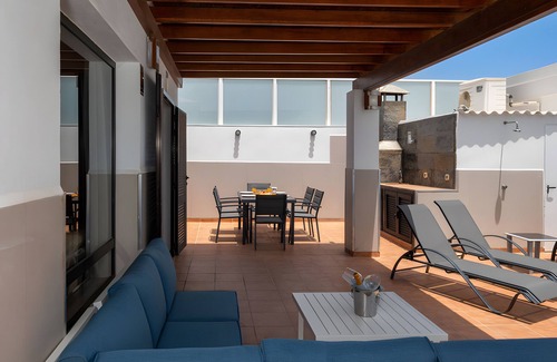 Playa Blanca Casa | Vacation Home 'De Los Suenos' with Mountain View, Private Pool and Wi-Fi