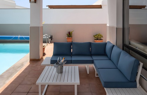 Playa Blanca Casa | Vacation Home 'De Los Suenos' with Mountain View, Private Pool and Wi-Fi