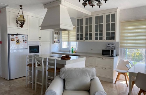 Ildır Koyu Casa | Vacation home De'Lale Villa with great views and pool in Izmir Reisdere