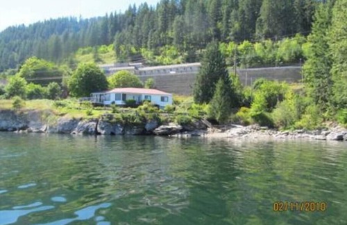 Central Kootenay Cabaña | Vacation Home For Rent - Ainsworth BC