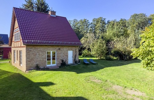 Lassan Apartamento | Vacation home for up to 6 people; fireplace, large kitchen, garden - Katen am Schwanenteich