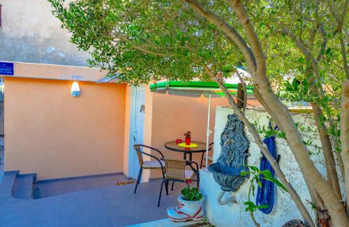 Novi Vinodolski Apartamento | Vacation Home Grill & Chill with 350m2 garden with BBQ