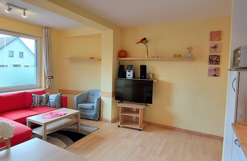 Eckwarden Apartamento | Vacation home Herter, WiFi, gr. Garden, play equipment, lounger / play area, barbecue, animals