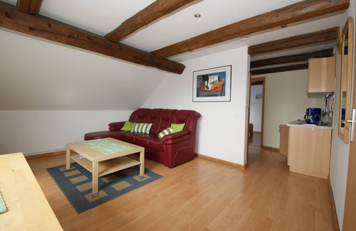Eckwarden Apartamento | Vacation home Herter, WiFi, gr. Garden, play equipment, lounger / play area, barbecue, animals