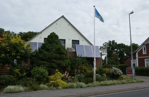 Eckwarden Apartamento | Vacation home Herter, WiFi, gr. Garden, play equipment, lounger / play area, barbecue, animals