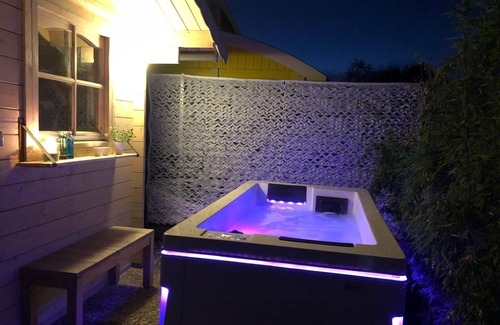 Herkingen Casa | Vacation home in Holland 250 m to sea dog sauna fenced