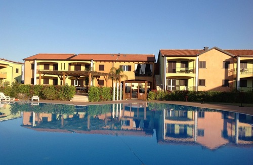 Policoro Apartamento | Vacation home in the village blue shore 500 m from the sea with beautiful swimming pool