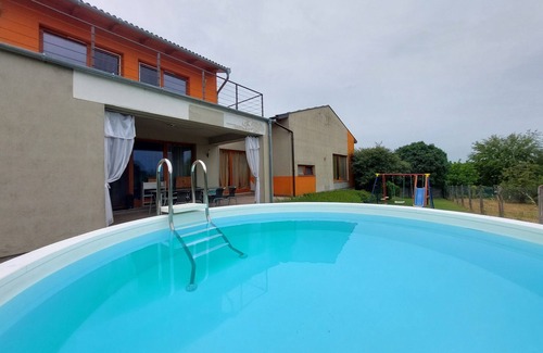 Siofok Villa | casa de vacaciones, piscina cubierta, piscina descubierta, piscina para niños, jacuzzi, aire acondicionado, sauna