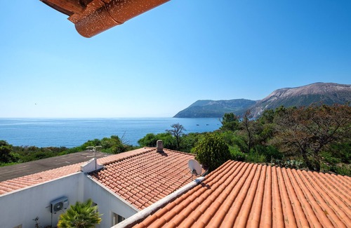 Vulcanello Casa | Casa de vacaciones "Jerà C18 Bis Vista Mare" con vistas al mar, terrazas privadas y Wi-Fi