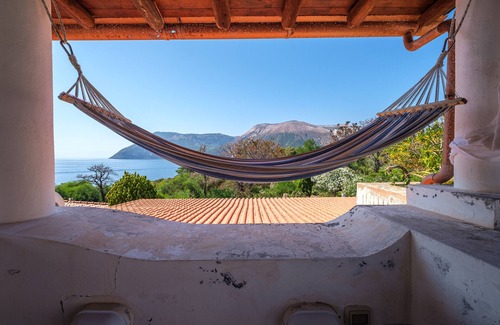 Vulcanello Casa | Casa de vacaciones "Jerà C18 Bis Vista Mare" con vistas al mar, terrazas privadas y Wi-Fi