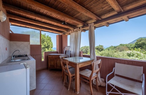 Vulcanello Casa | Casa de vacaciones "Jerà D72 Vista Mare" con vistas al mar, terraza privada y Wi-Fi