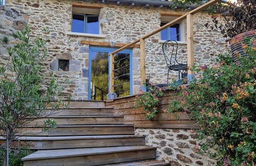 Auzon Casa | Casa de vacaciones 'La Maison du Vigneron' con vistas a la montaña, pista de tenis y Wi-Fi