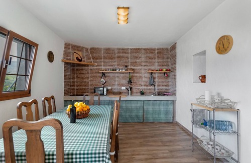 Artenara Casa | Casa de vacaciones 'La Umbría' con vistas a la montaña, terraza privada y Wi-Fi