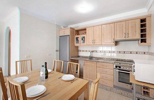 Playa San Juan Apartamento | Casa de vacaciones "Las Brisas Playa San Juan" con vistas al mar, terraza compartida y Wi-Fi