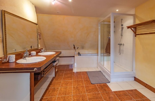 Sainte-Mondane Casa | Casa de vacaciones "Le Bonheur Dans Notre Pré 25 Person" con balcón y piscina privada