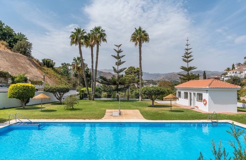 Velilla-Taramay Casa | "Los Pinos Mar y Montaña" con vistas a la montaña, piscina, Wi-Fi, jardín y terraza