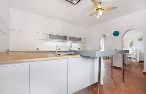 Tuineje Casa | Casa de vacaciones 'Mayantigo' con vistas a la montaña, piscina privada y Wi-Fi
