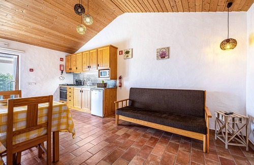 Camarate Casa | Casa de vacaciones Monte do Tanoeiro - Casa Nova con Wi-Fi y jardín