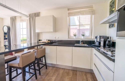 Uitdam Casa | Vacation home Munt 4 by Interhome