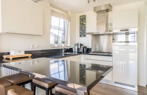 Uitdam Casa | Vacation home Munt 4 by Interhome