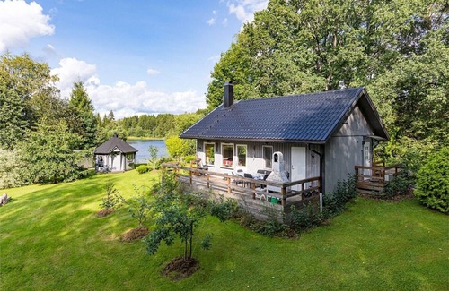 Kil Chalet De Esquí | Holiday home on a waterfront property in Alaska-like nature