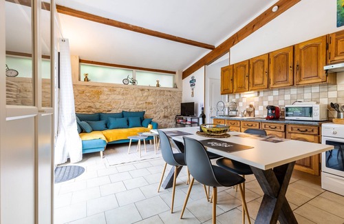 Lesparre-Medoc Casa | Casa de vacaciones "Senguinous 2" con piscina compartida, terraza privada y Wi-Fi
