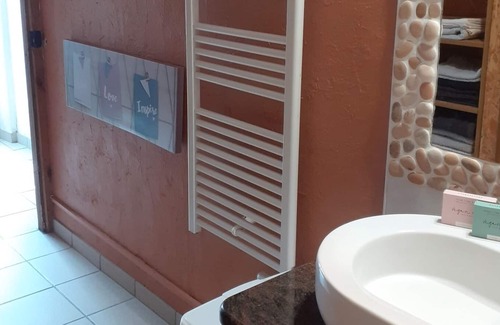 Menat Casa | Casa de vacaciones 'TinTin' con vistas a la montaña, piscina, terraza y Wi-Fi