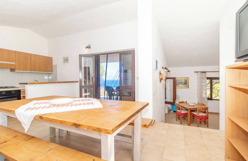 Paduledda Casa | Casa de vacaciones Villa Agnese con vistas al mar, terraza y jardín