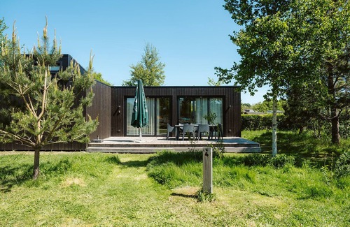 Ouddorp Chalet De Esquí | Vacation home with all amenities on your doorstep