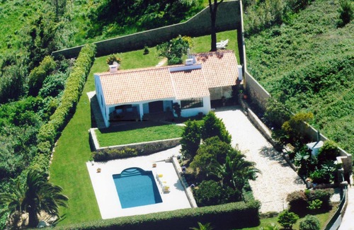 Ulgueira Casa | Casa vacacional con jardín y piscina privada climatizada cerca de la playa.