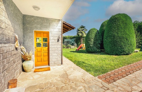 Brezzo di Bedero Casa | Vacation home with large garden and barbecue
