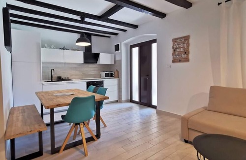 Bale Casa | Vacation home with pool in medieval village Bale