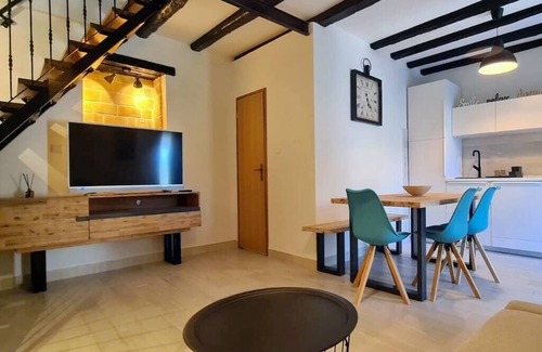 Bale Casa | Vacation home with pool in medieval village Bale