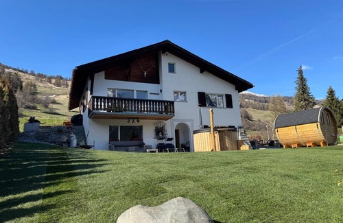 Engadin Scoul Casa | Vacation home with wellness area in alpine chic retro style