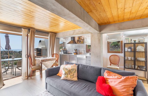 Las Lagunetas Apartamento | Vacaciones 'La Madriguera Fuente Hervera' con vistas a la montaña, Wi-Fi y aire acondicionado