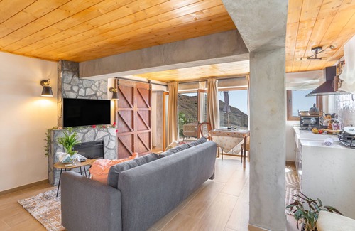 Las Lagunetas Apartamento | Vacaciones 'La Madriguera Fuente Hervera' con vistas a la montaña, Wi-Fi y aire acondicionado