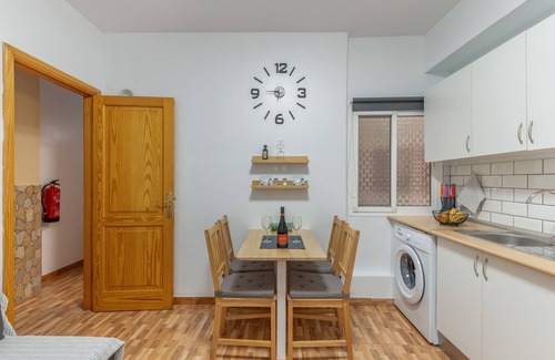 Sardina Apartamento | Vacation 'Las Sirenas Ii' with Wi-Fi and Air Conditioning