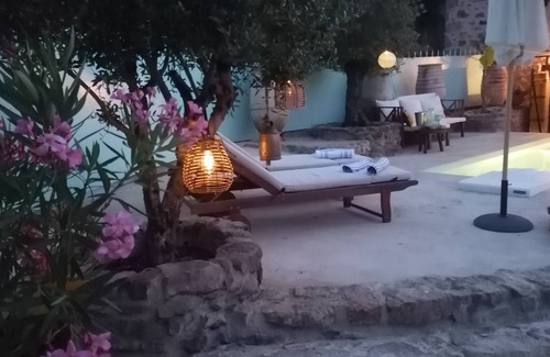 Planioles Casa | Vacation lodge with relaxation pool for two with stunning views- Figeac