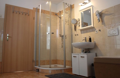 Bernburg Apartamento | Vacation rental 2 accommodates a max. of 10 people