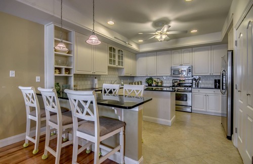 North Wildwood Condominio | Vacation Rental 4 bed/3 bath 1Block to Beach/Boardwalk. Beautiful, Spacious.