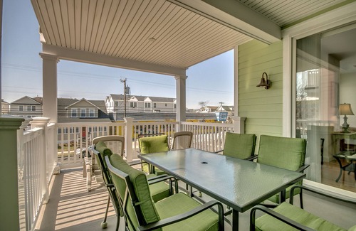 North Wildwood Condominio | Vacation Rental 4 bed/3 bath 1Block to Beach/Boardwalk. Beautiful, Spacious.