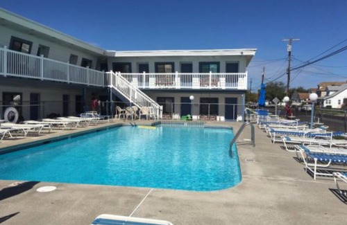North Wildwood Condominio | Vacation Rental 4 bed/3 bath 1Block to Beach/Boardwalk. Beautiful, Spacious.