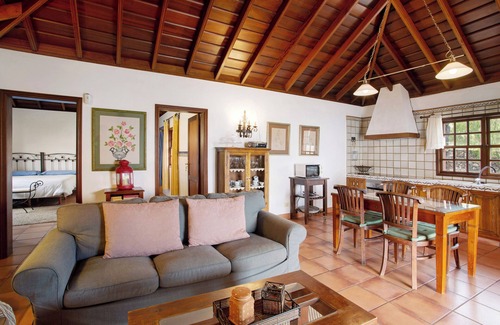 Los Quemados Casa | Alquiler de vacaciones Casa Rural Los Llanos Negros con vistas al mar, jardín y Wi-Fi