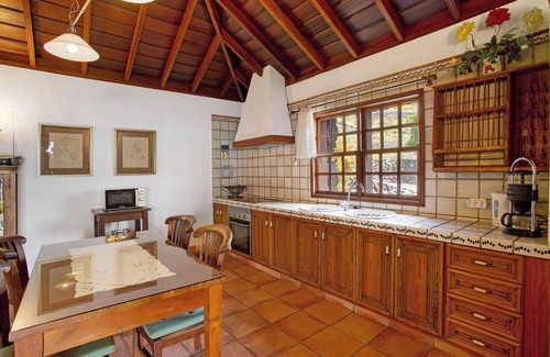 Los Quemados Casa | Alquiler de vacaciones Casa Rural Los Llanos Negros con vistas al mar, jardín y Wi-Fi