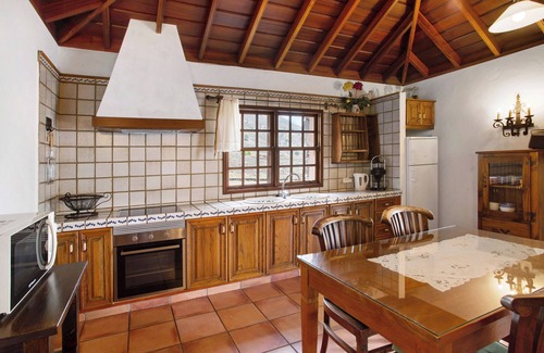 Los Quemados Casa | Alquiler de vacaciones Casa Rural Los Llanos Negros con vistas al mar, jardín y Wi-Fi