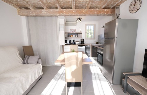 Fontvieille Villa | Nice Gite in a small residence with swimming pool to share in Fontvieille2guests
