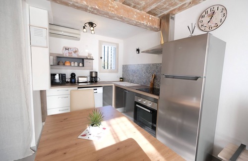 Fontvieille Villa | Nice Gite in a small residence with swimming pool to share in Fontvieille2guests