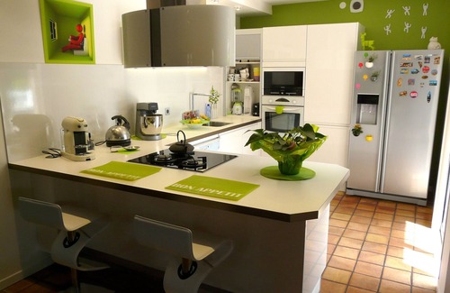 Le Thor Chalet De Esquí | Magnífica villa de alquiler de planta baja, situada AUTOR, 500 del centro del pueblo