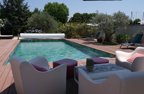 Le Thor Chalet De Esquí | Magnífica villa de alquiler de planta baja, situada AUTOR, 500 del centro del pueblo