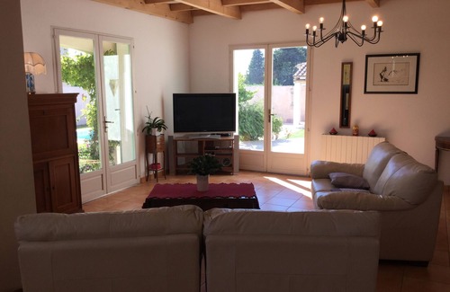 Mouries Villa | Bonito alquiler con piscina privada en el pueblo de Mouriès, Alpilles